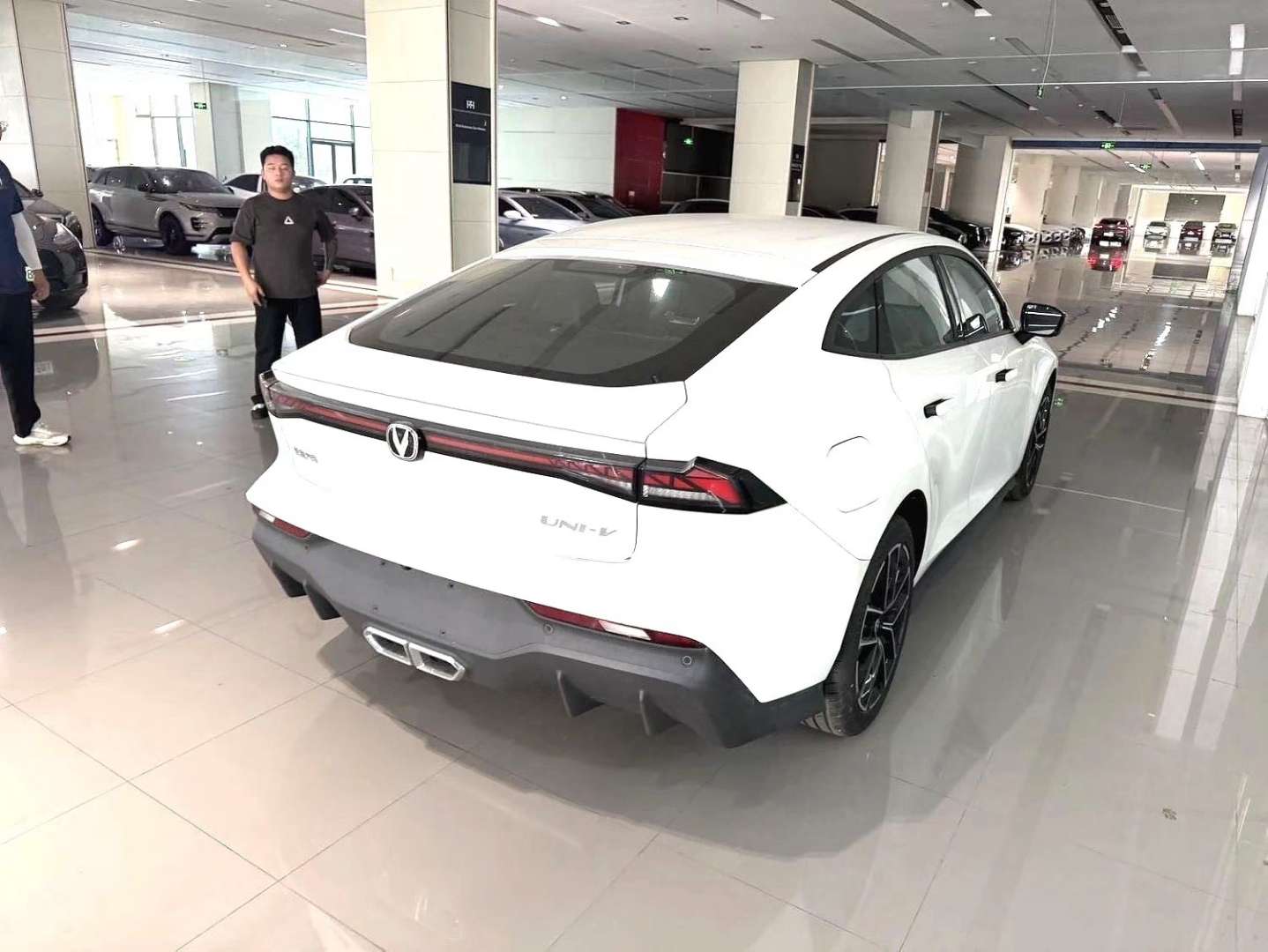Changan UNI-V Intelligent Electric iDD 1.5 CVT Blue Whale 136km 7