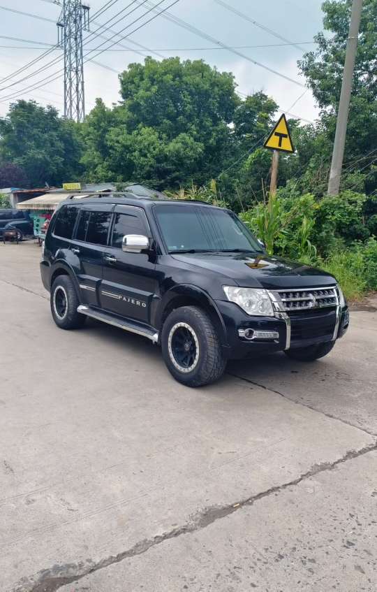 Mitsubishi Pajero V93 Top Trim 2
