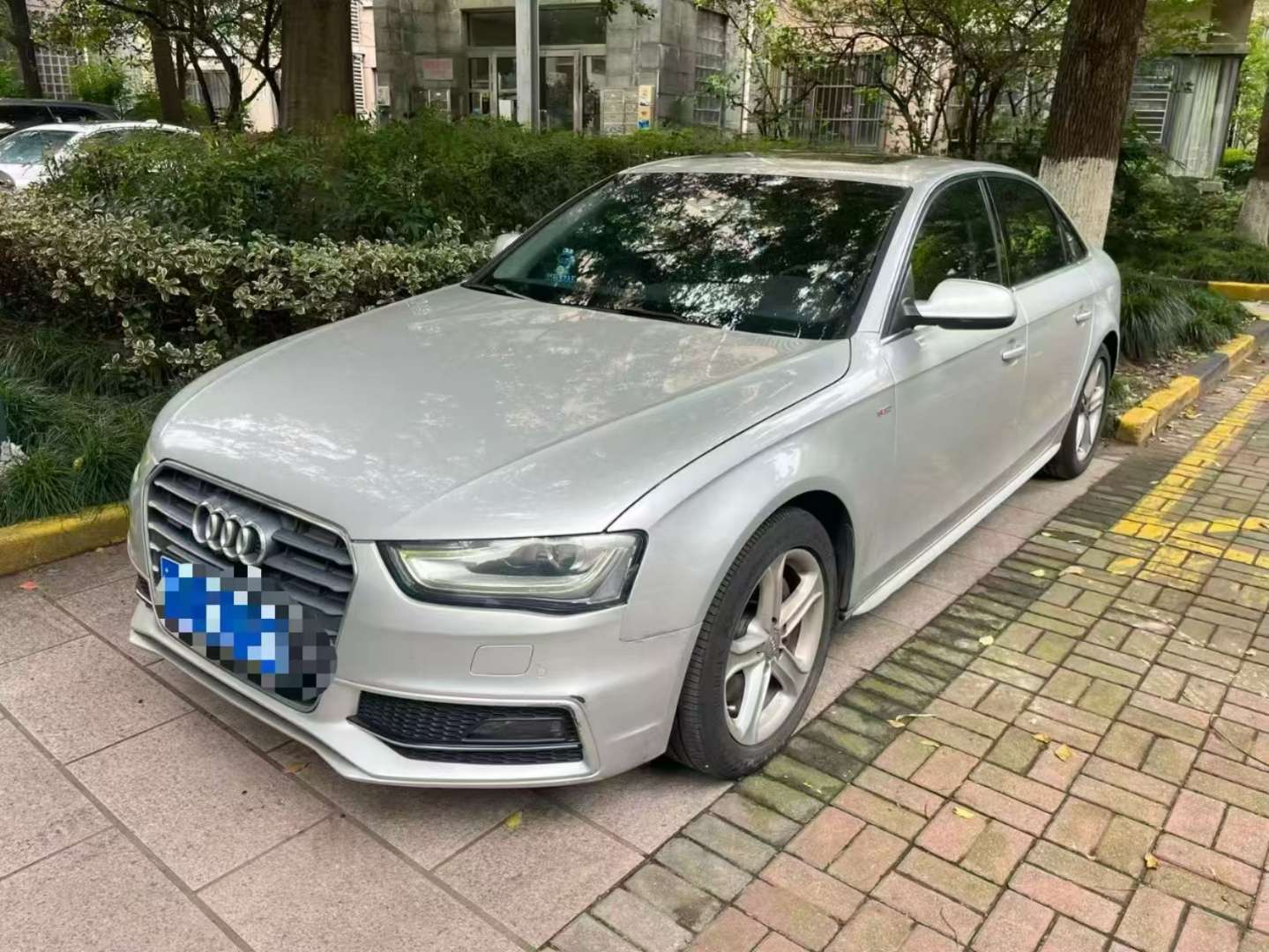 Audi A4L 2016 2.0TFSI 45TFSI Quattro Sport Edition