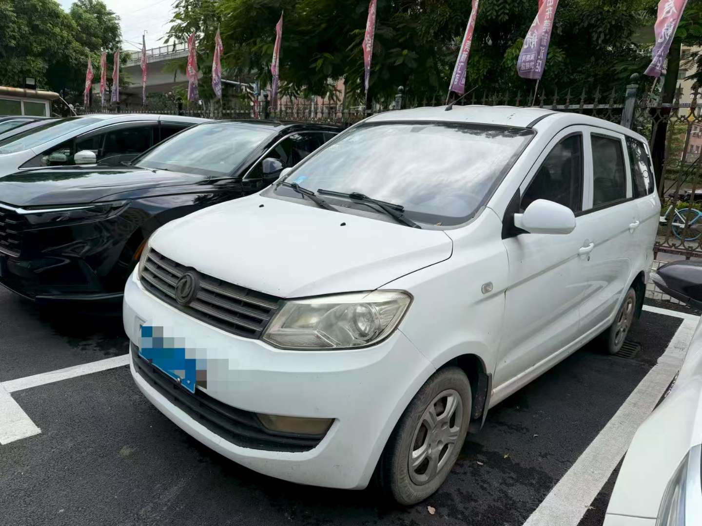 Dongfeng Fengon 330 2