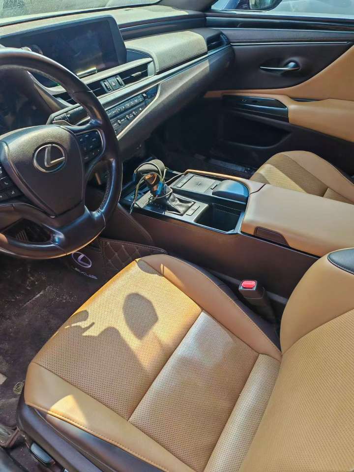 Lexus ES 2019 Excellence Edition 2
