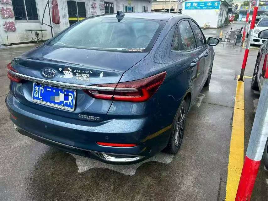Ford Escort 1.5L Diamond Edition 2
