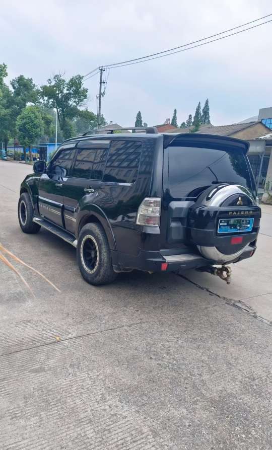 Mitsubishi Pajero V93 Top Trim 3