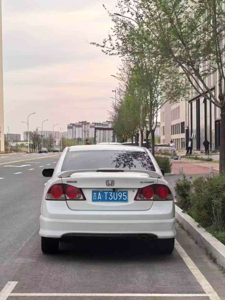 Honda Ciimo 2014 1.8L Automatic 8