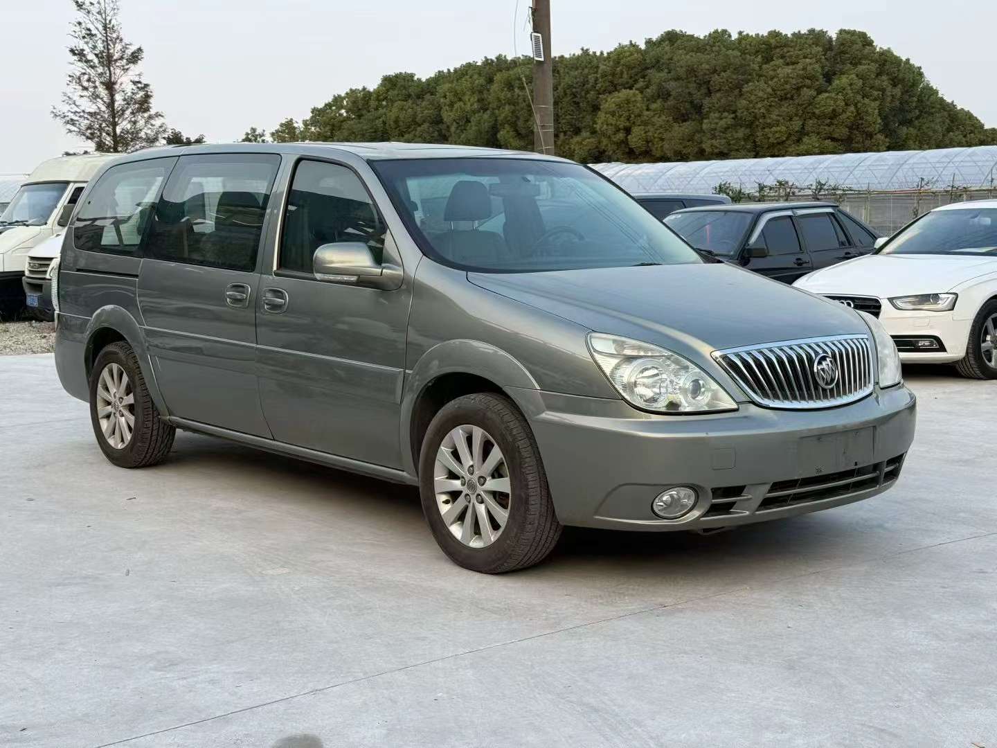 Buick GL8 Executive Edition 3