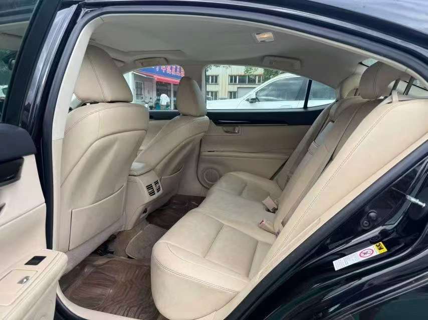 Lexus ES ES300H Comfort Edition 7