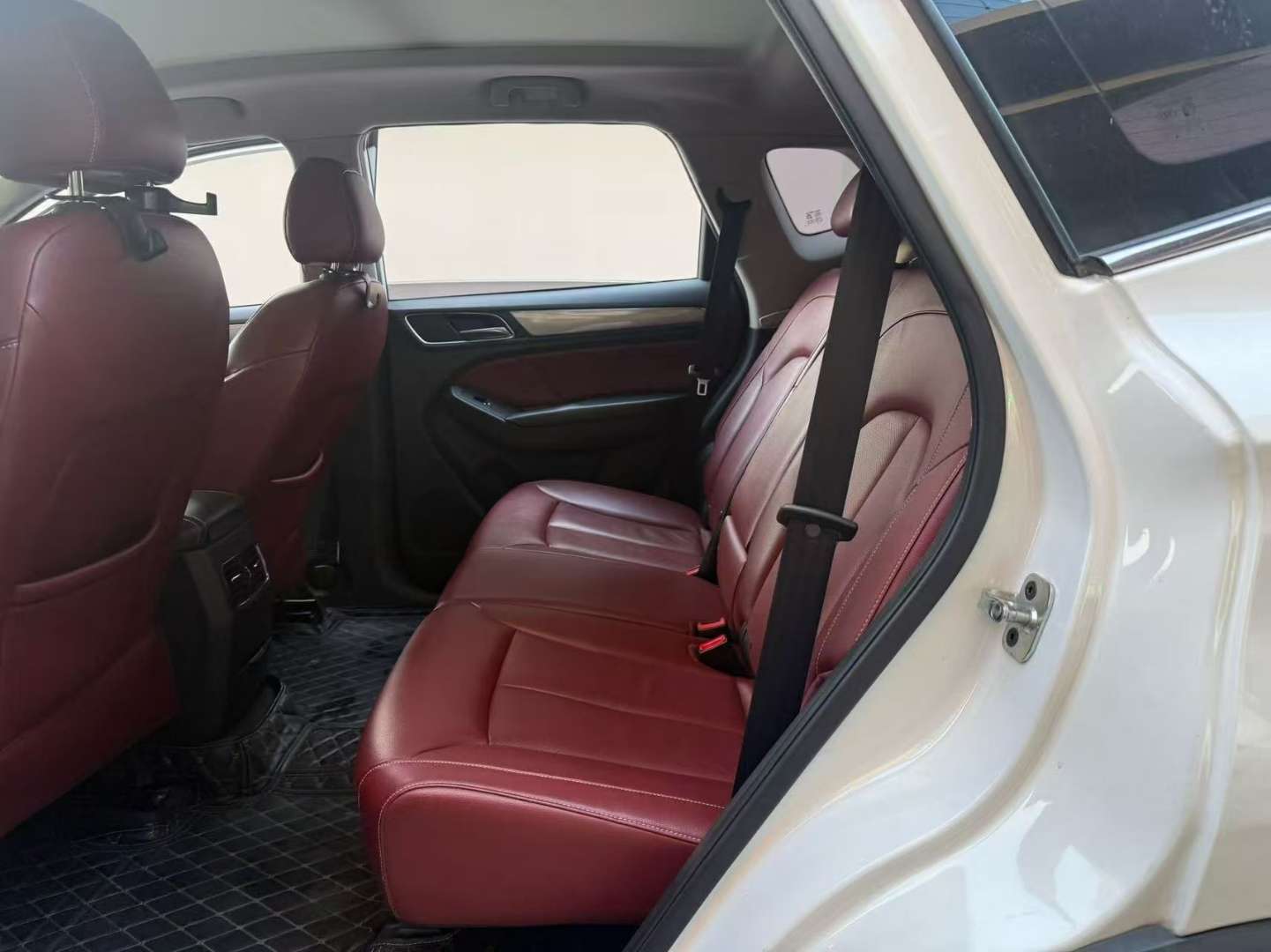 Roewe RX5 30T AWD Zhi Zun 2.0T 6