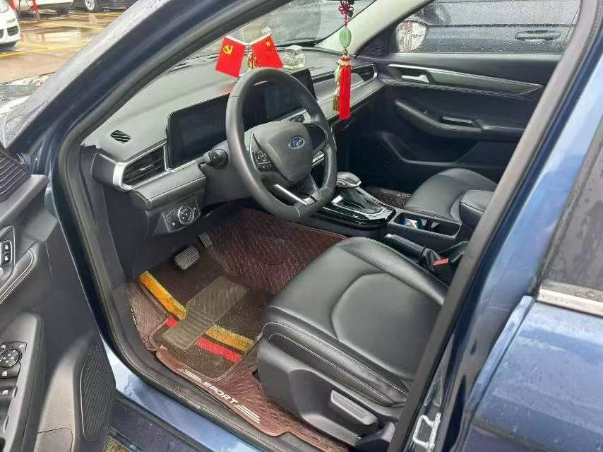 Ford Escort 1.5L Diamond Edition 4