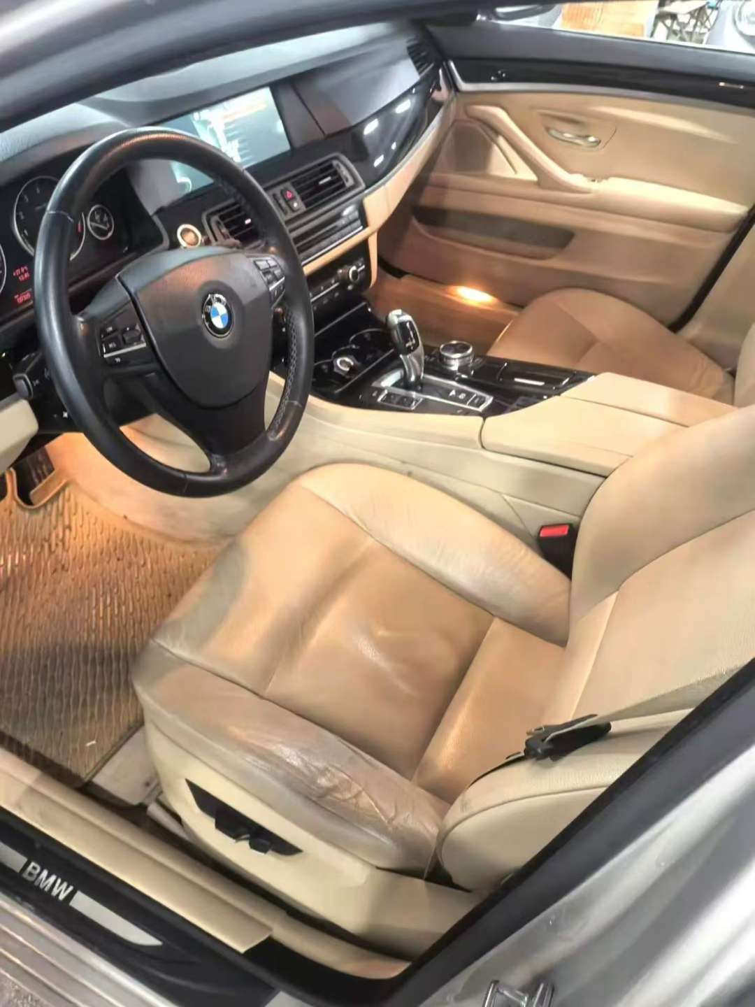 BMW 5 Series 2012 525Li Luxury 4