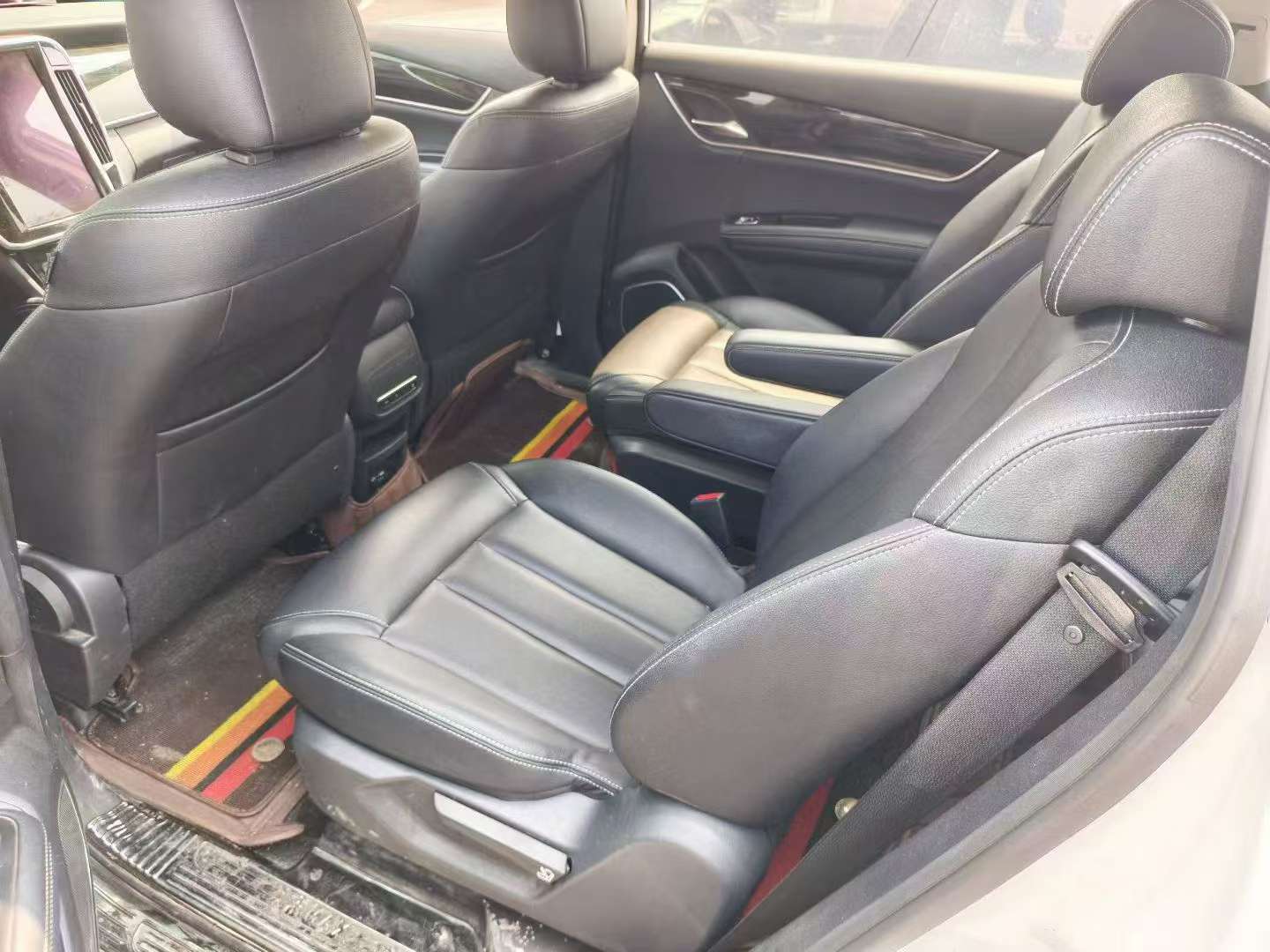 BYD Song MAX 1.5T 6-Seat Panoramic Sunroof High Trim 5