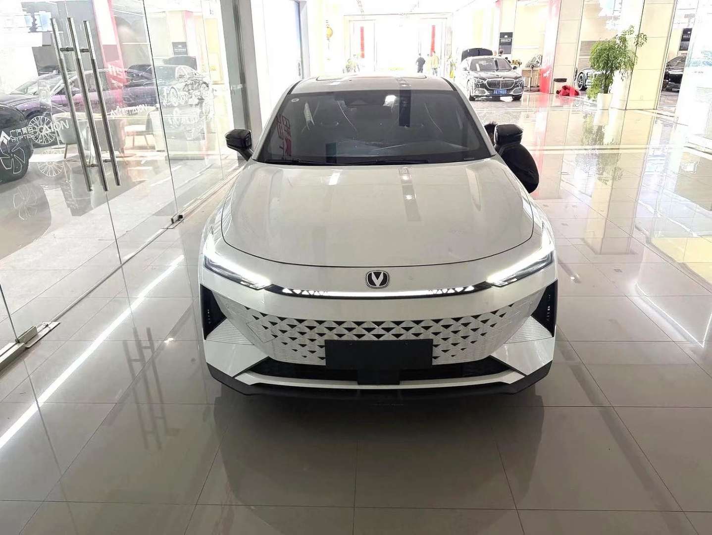 Changan UNI-V Intelligent Electric iDD 1.5 CVT Blue Whale 136km