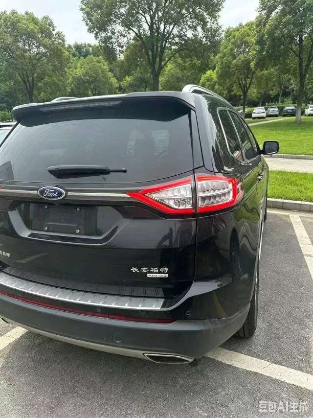 Ford Edge 2.0T 245HP FWD Luxury 5