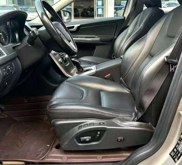 Volvo XC60 2.0T T5 Smart Advance Edition 8