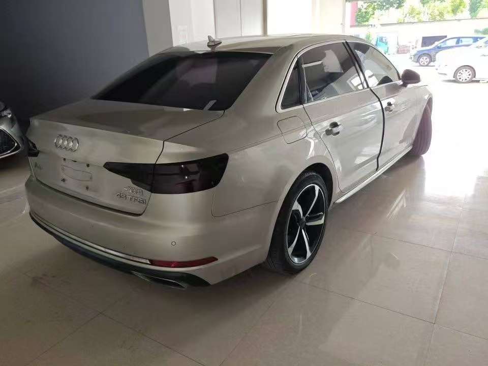 Audi A4L 2.0TFSI 40TFSI Advance 3