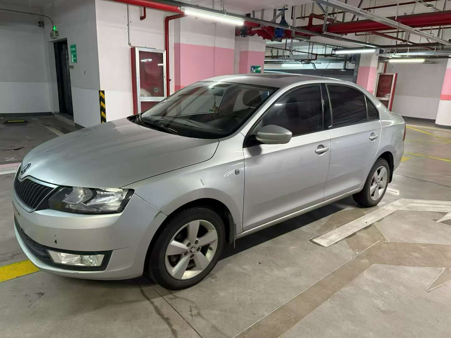 Skoda Rapid 1.6L Manual Sunroof 2