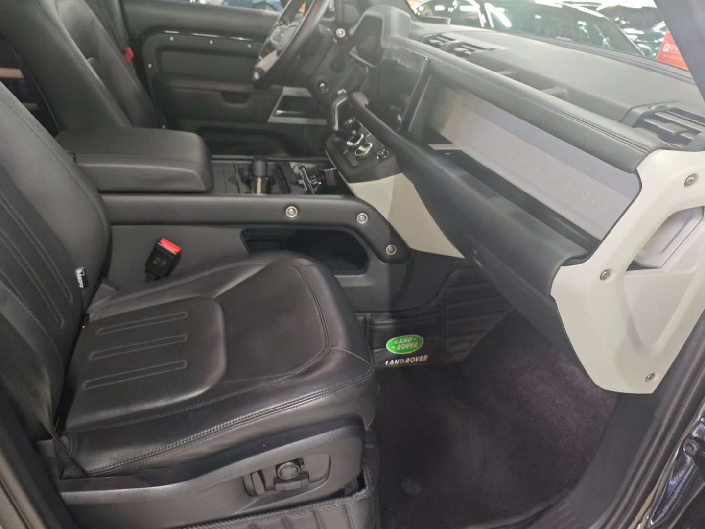 Land Rover Defender 2