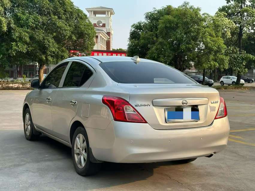 Nissan Sunny 2014 1.5 CVT Comfort 9