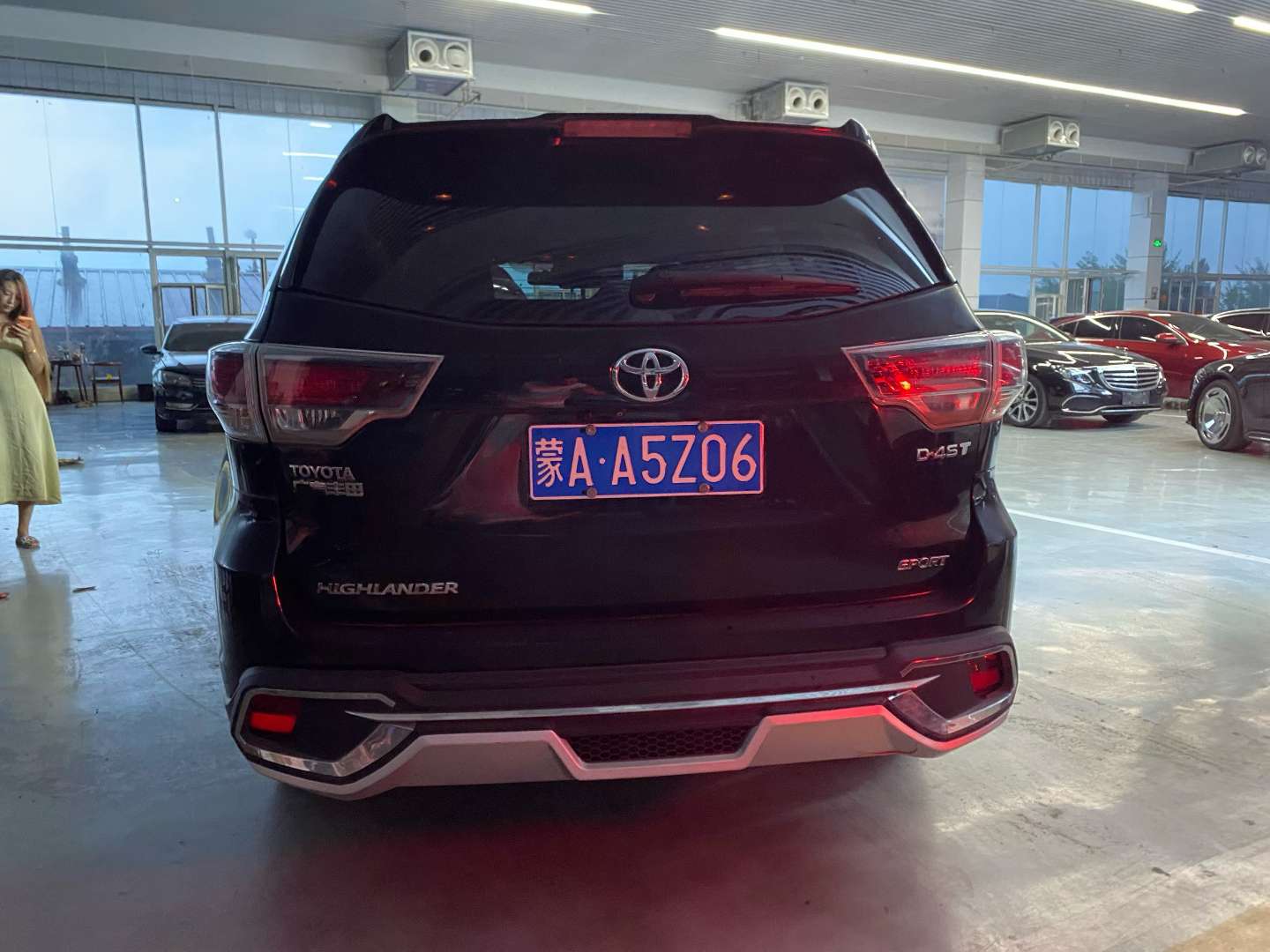 Toyota Highlander 2.0T 2WD 7-Seat Luxury 8