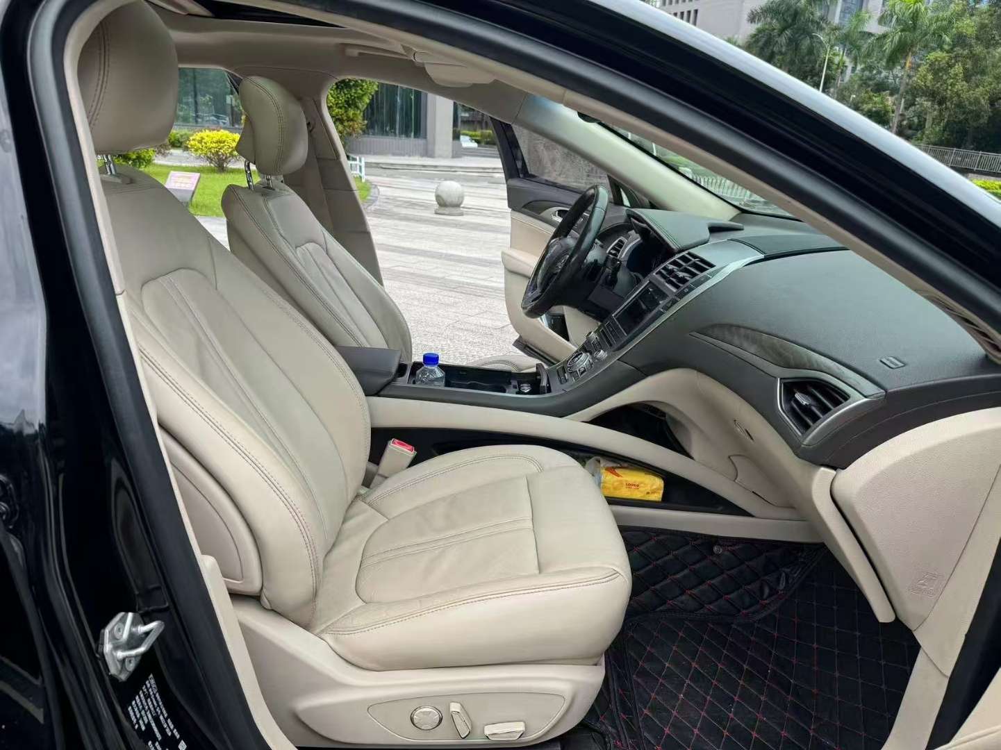 Lincoln MKZ 7