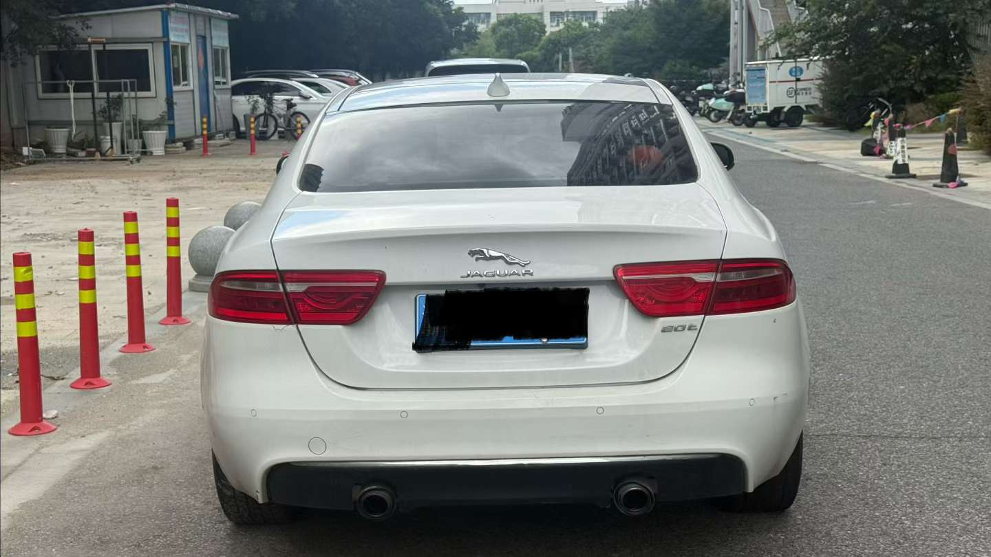 Jaguar XE 5