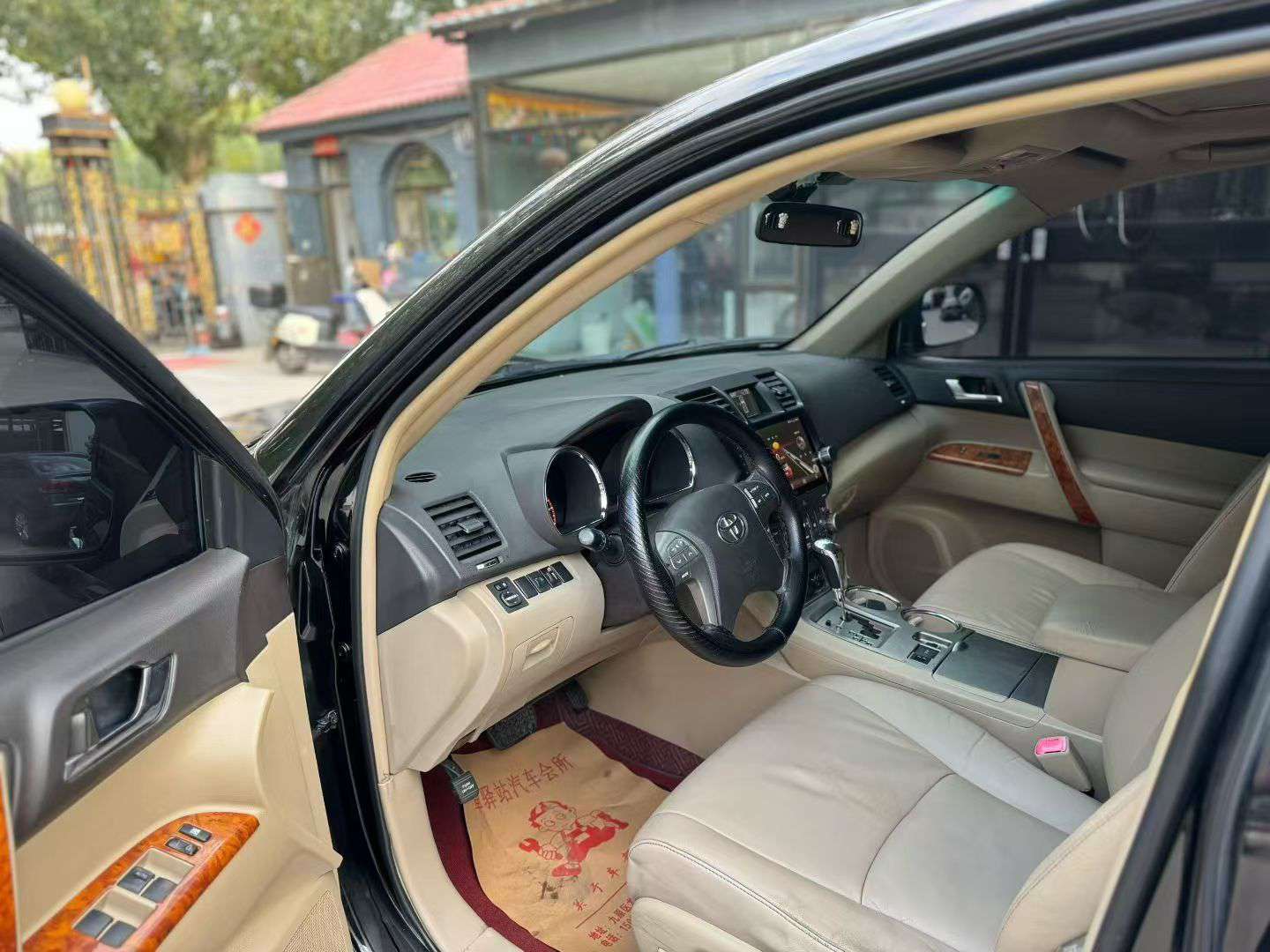 Toyota Highlander 2012 Seven-Seater High Trim 4