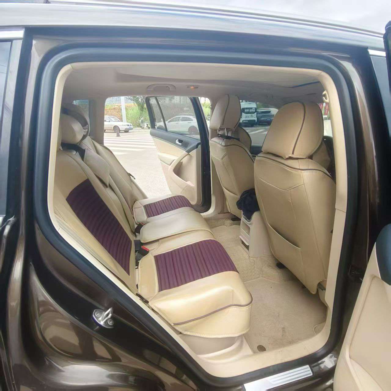 Volkswagen Tiguan 1.8T Automatic Top Luxury Edition 8