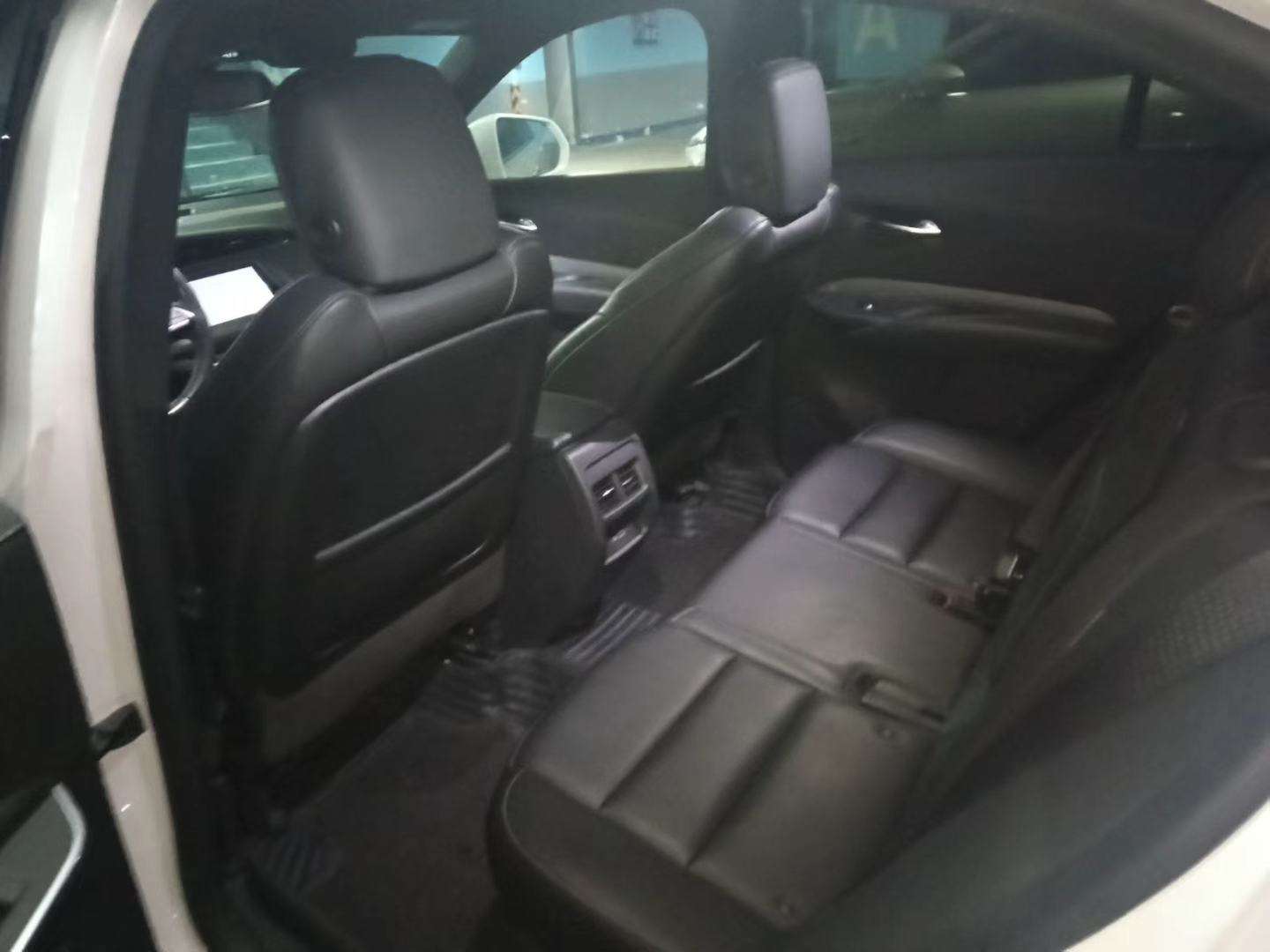 Cadillac XT4 5