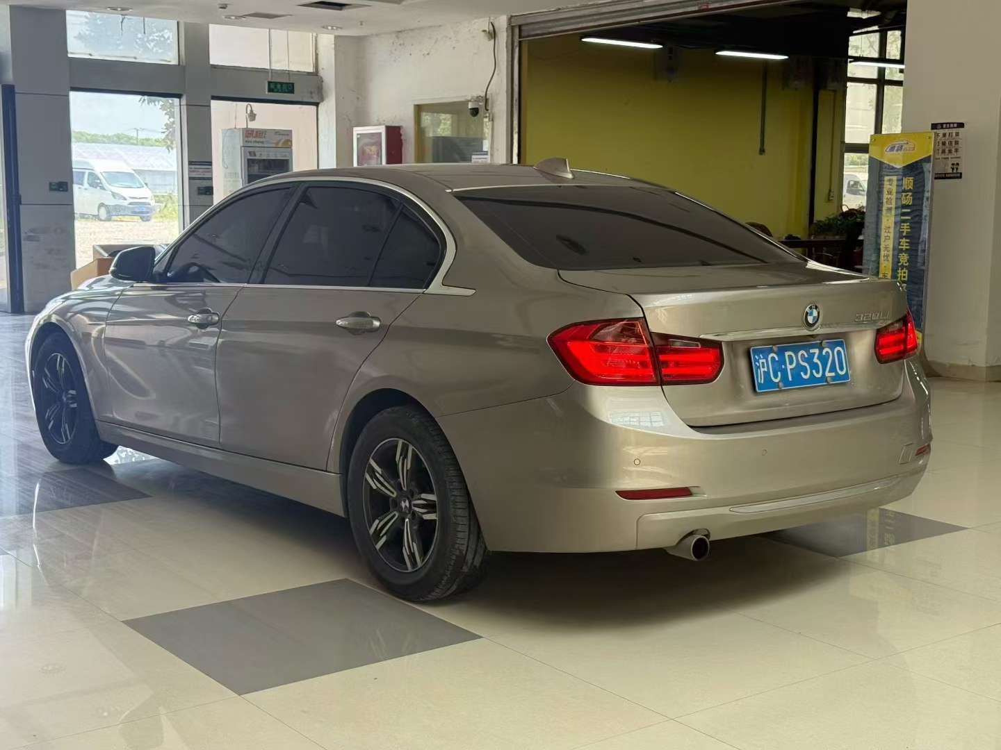 BMW 3 Series 320Li Sport 9