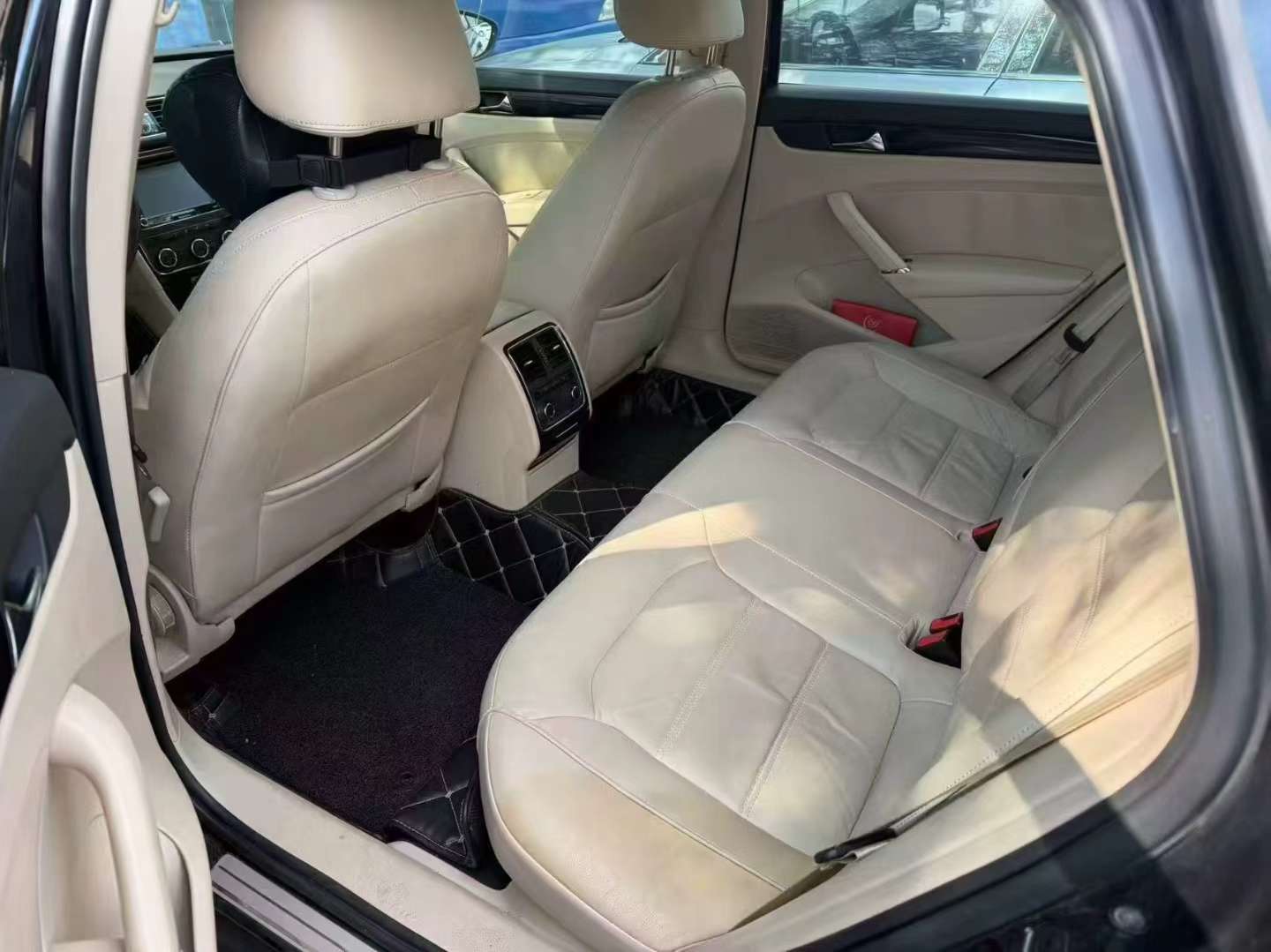 Volkswagen Passat 2012 1.8T Automatic Sunroof 3