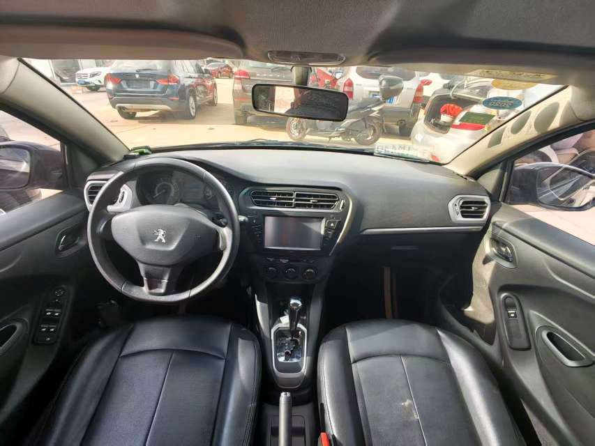 Peugeot 301 1.6L Automatic 8