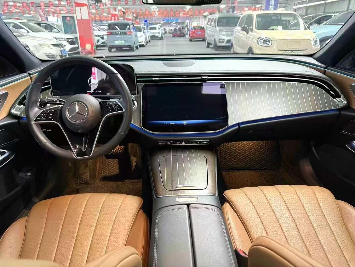 Mercedes-Benz E-Class E300L 2.0T Black Exterior Beige Interior Fashion Edition 6