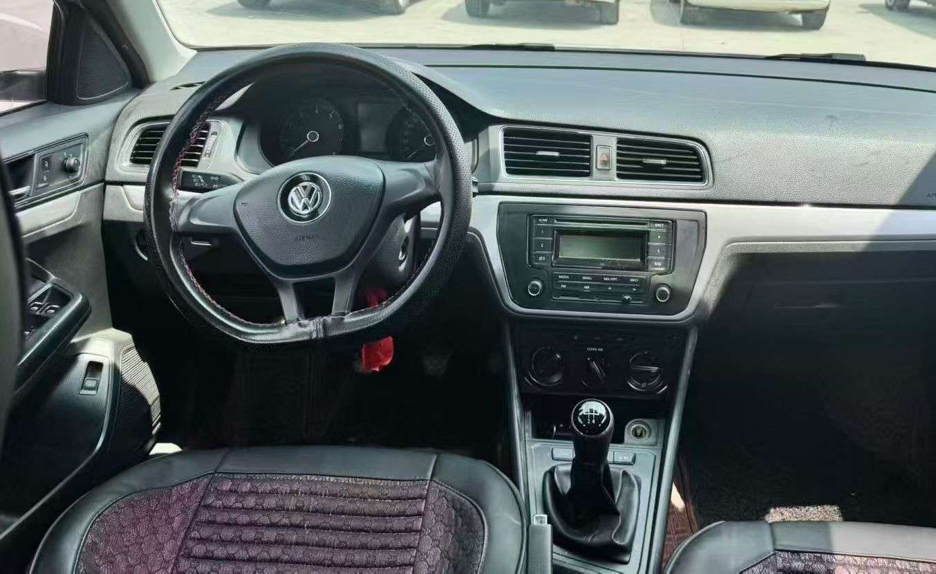 Volkswagen Lavida 1.6L Manual Sunroof 4