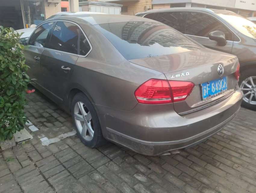 Volkswagen Passat 2.0T Automatic 5