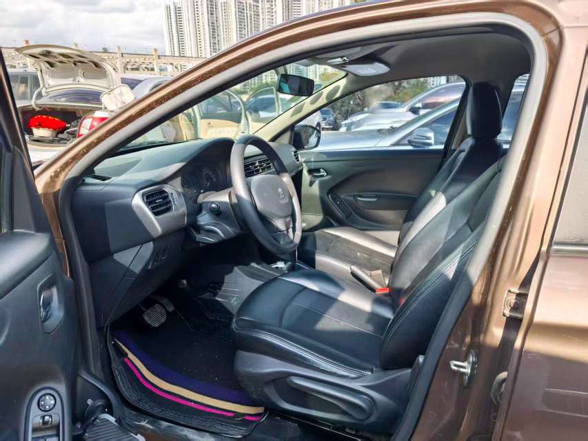 Peugeot 301 1.6L Automatic 7