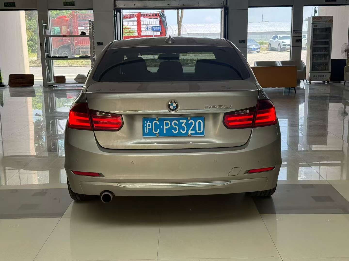 BMW 3 Series 320Li Sport 5