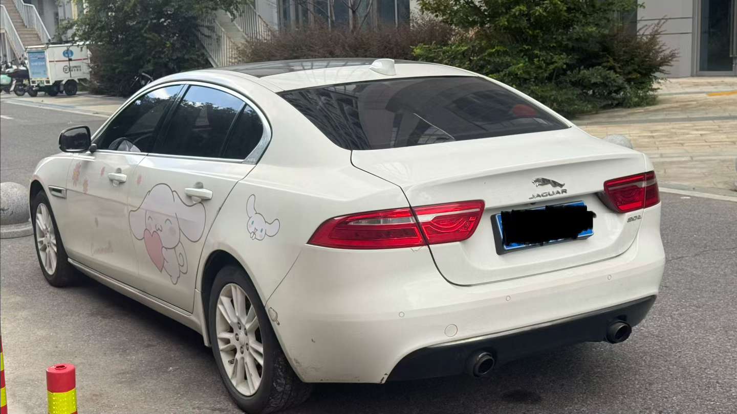Jaguar XE 6
