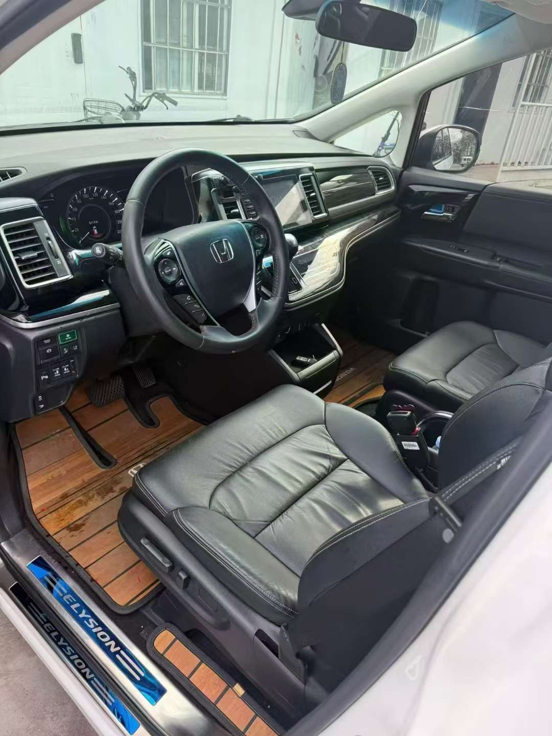 Honda Elysion 8