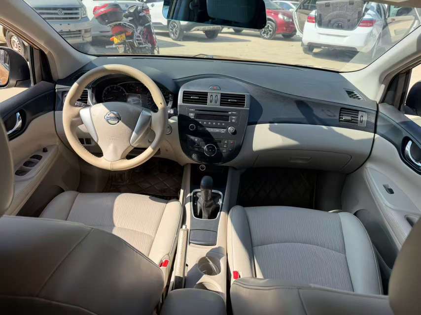 Nissan Tiida 1.6L Manual 7