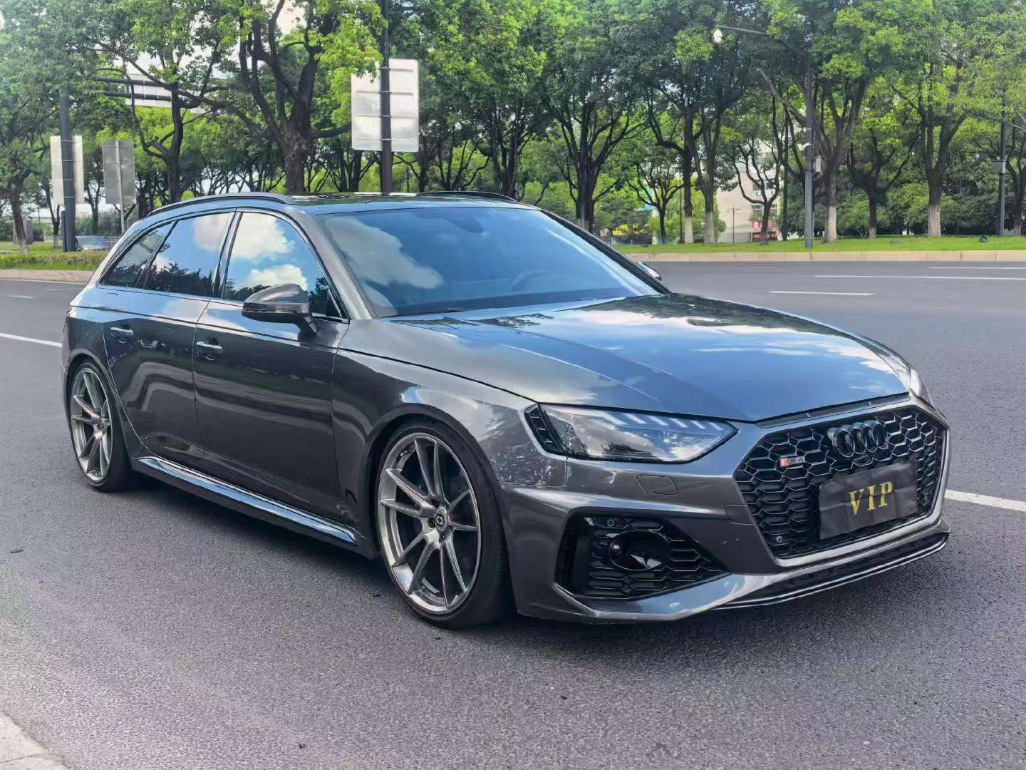Audi RS4 Avant 2021 2.9T Dark Gold Edition 3