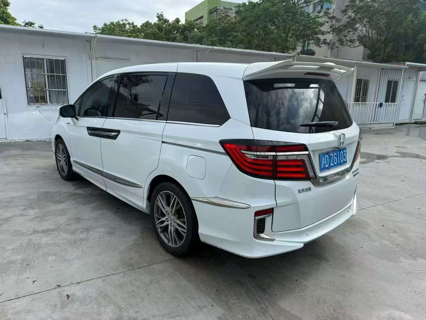 Honda Elysion 4