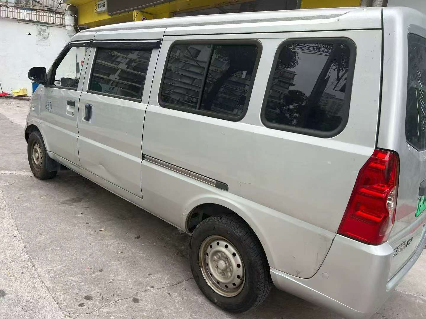 Wuling Rongguang EV 4