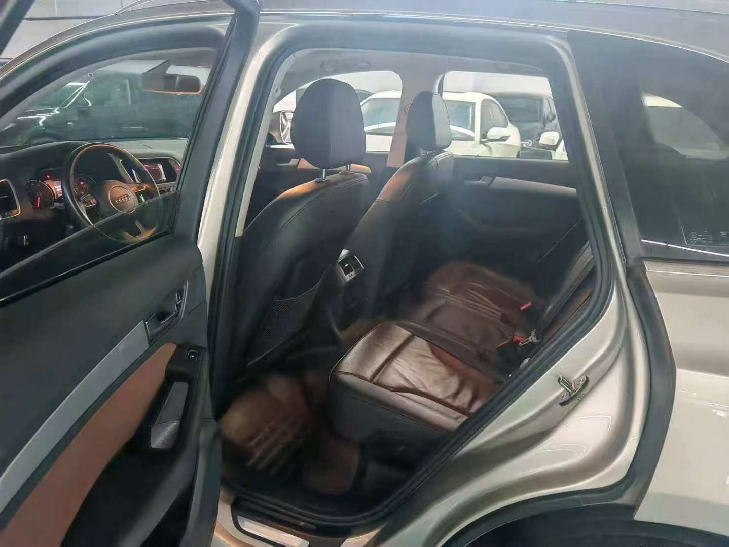 Audi Q5 2.0T Technology Version 4