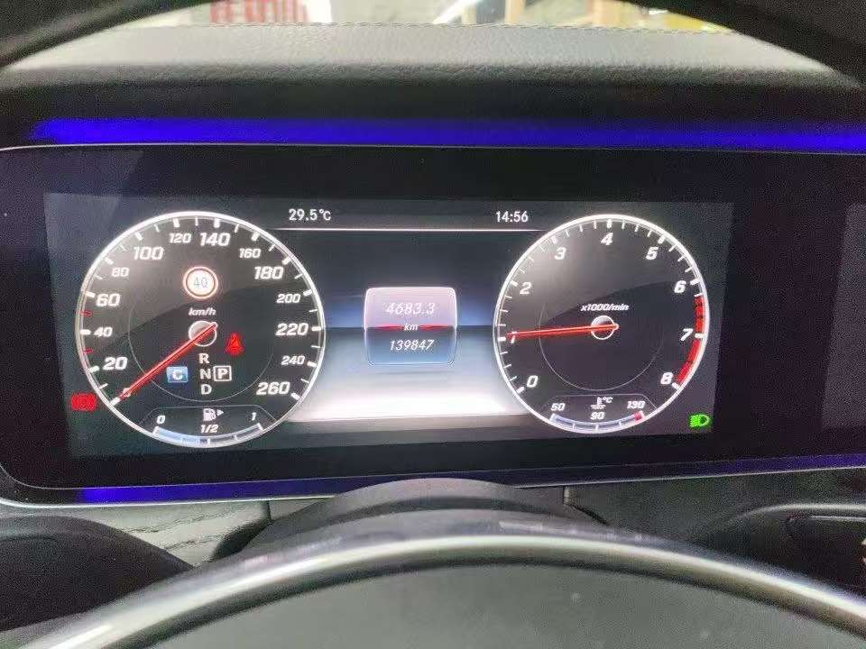 Mercedes-Benz E-Class E200L Sport 8