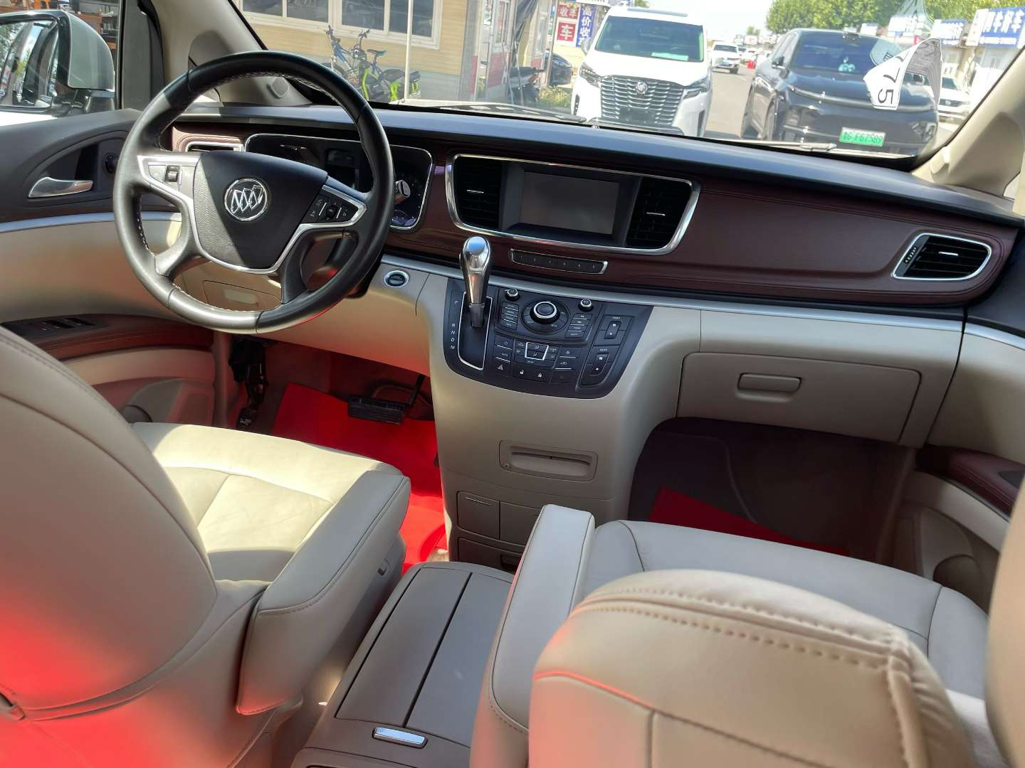 Buick GL8 2.4L Executive Edition 4