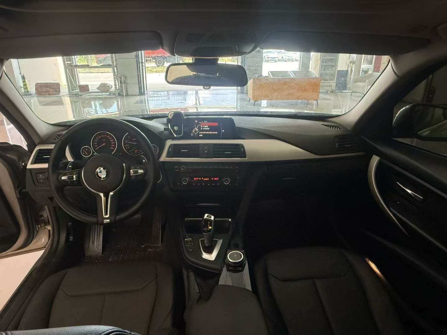BMW 3 Series 320Li Sport 8