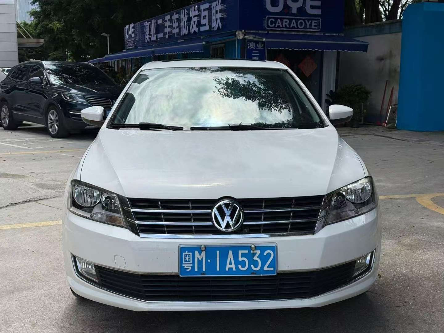 Volkswagen Larink 1.6L Automatic Sunroof