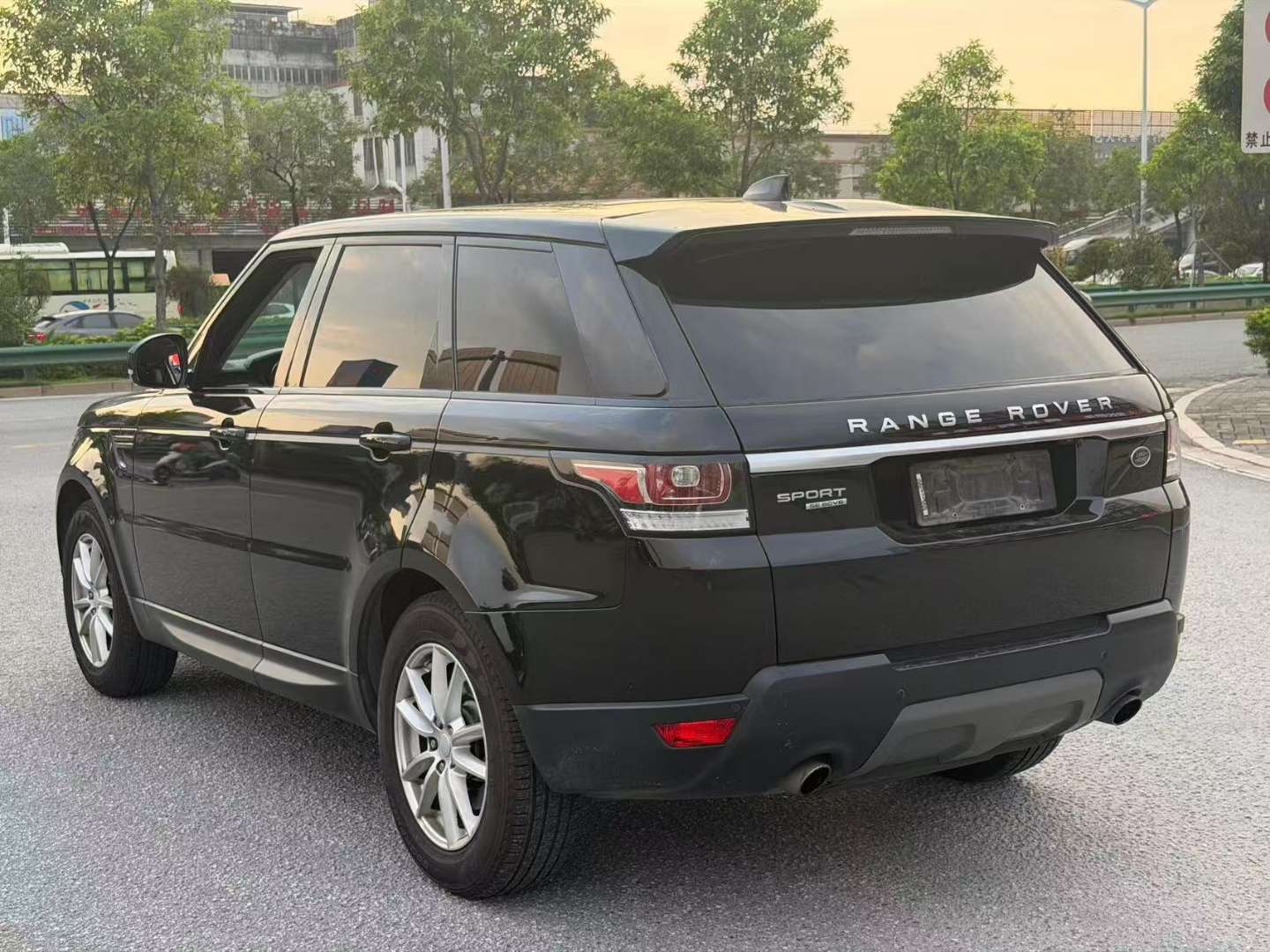 Land Rover Range Rover Sport 3.0T Gasoline SE Edition 4