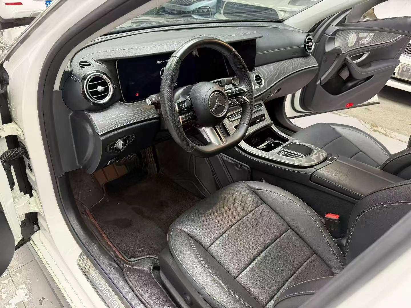 Mercedes-Benz E-Class E300L Luxury 2