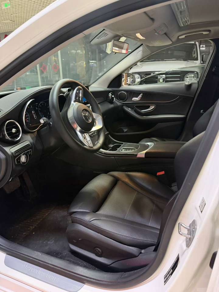 Mercedes-Benz C-Class C200L 3