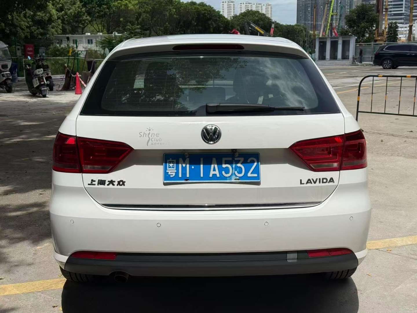 Volkswagen Larink 1.6L Automatic Sunroof 3